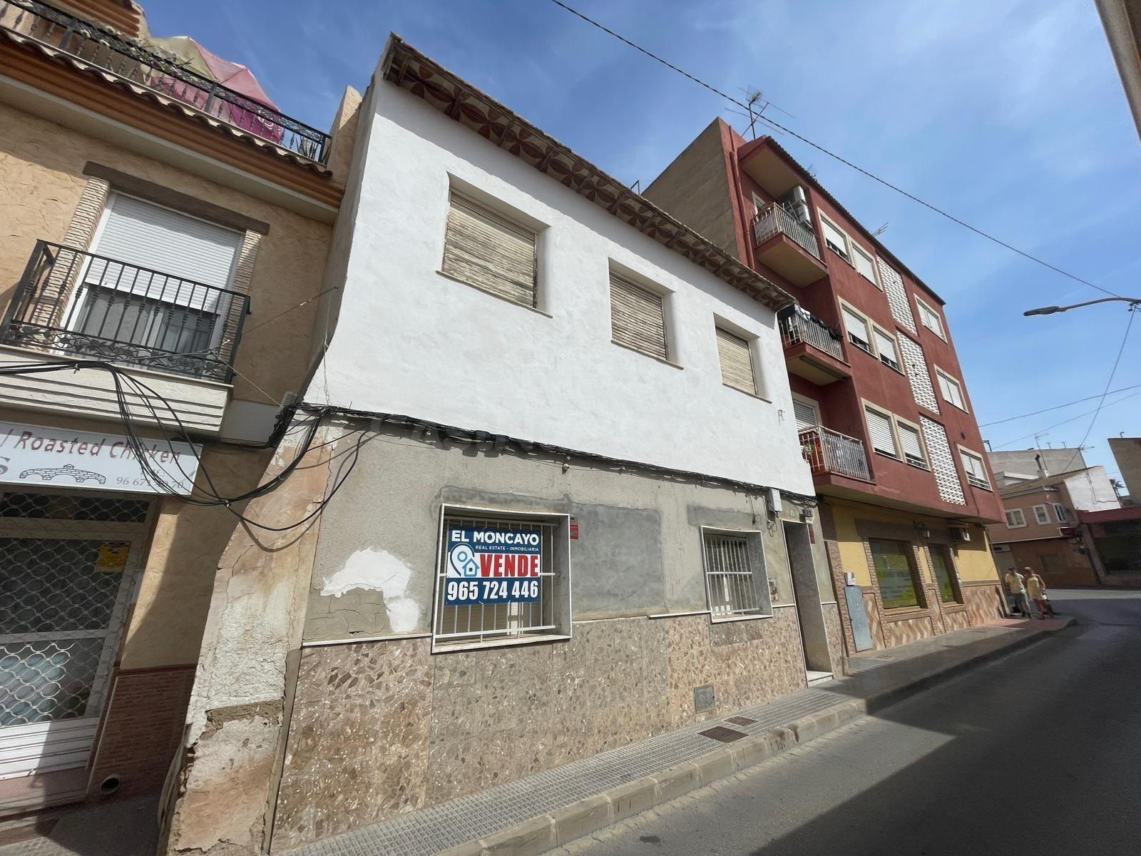 Amplia casa de 7 habitaciones para reformar en Rojales – 210 m2