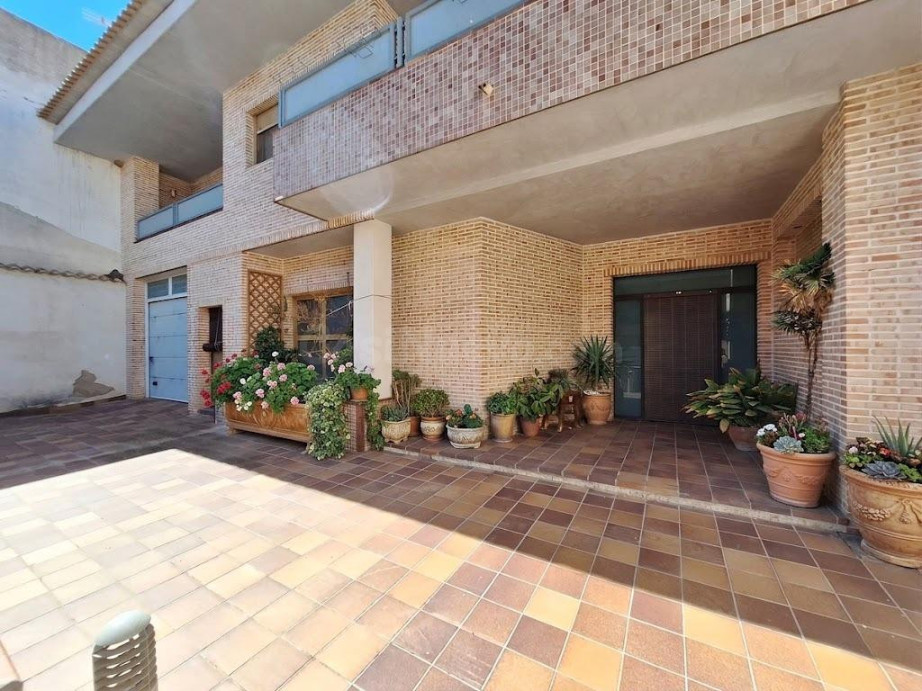 Gran casa familiar en el centro de Pinoso con garaje excepci - foto 2