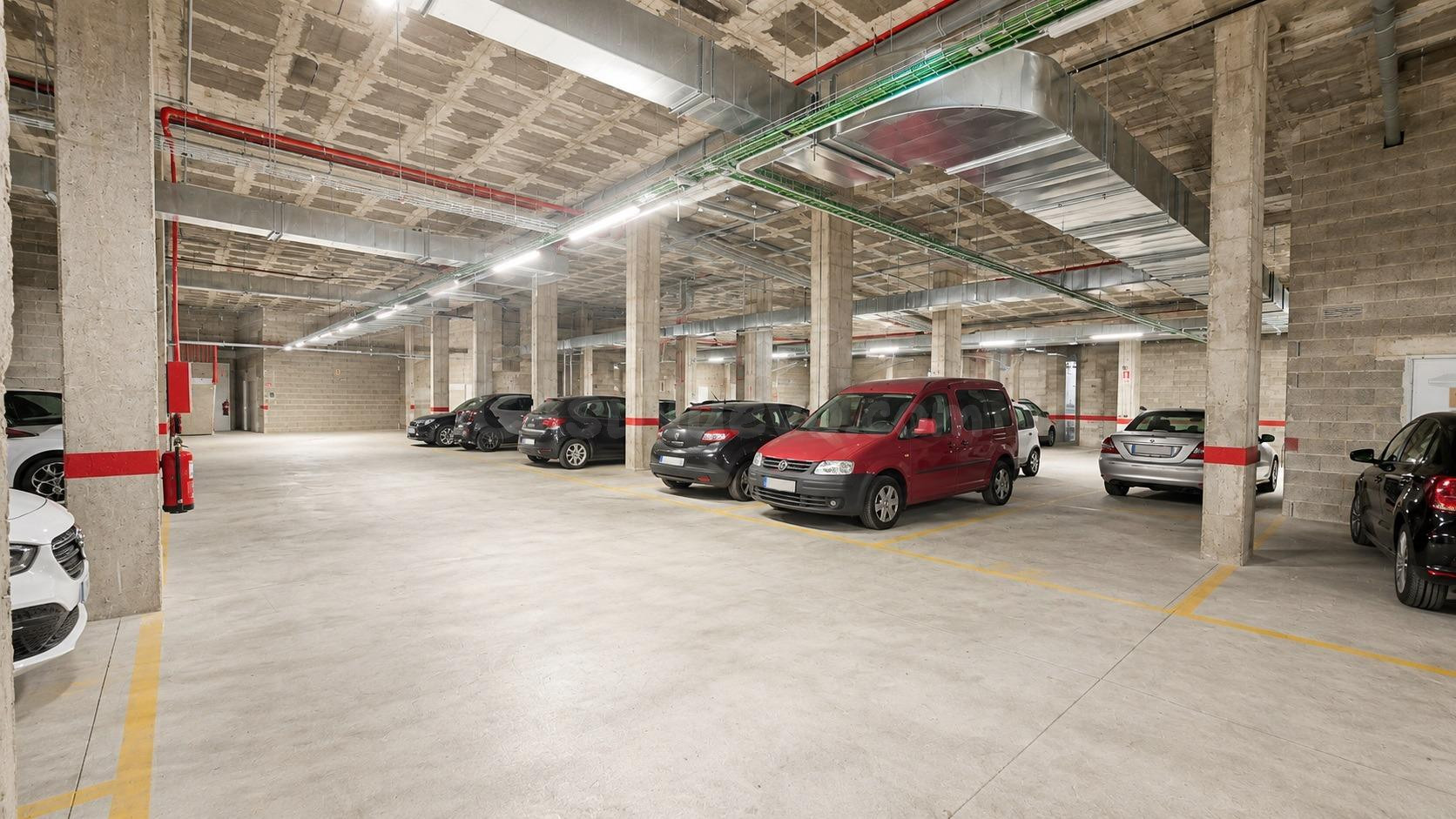 Plaza de parking en alquiler para coche y motos junto a Moli