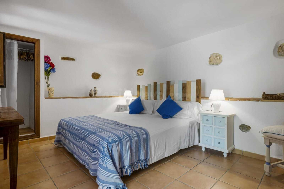 Chalet 9 habitaciones 900m² en venta - Cortes de la frontera - foto 4