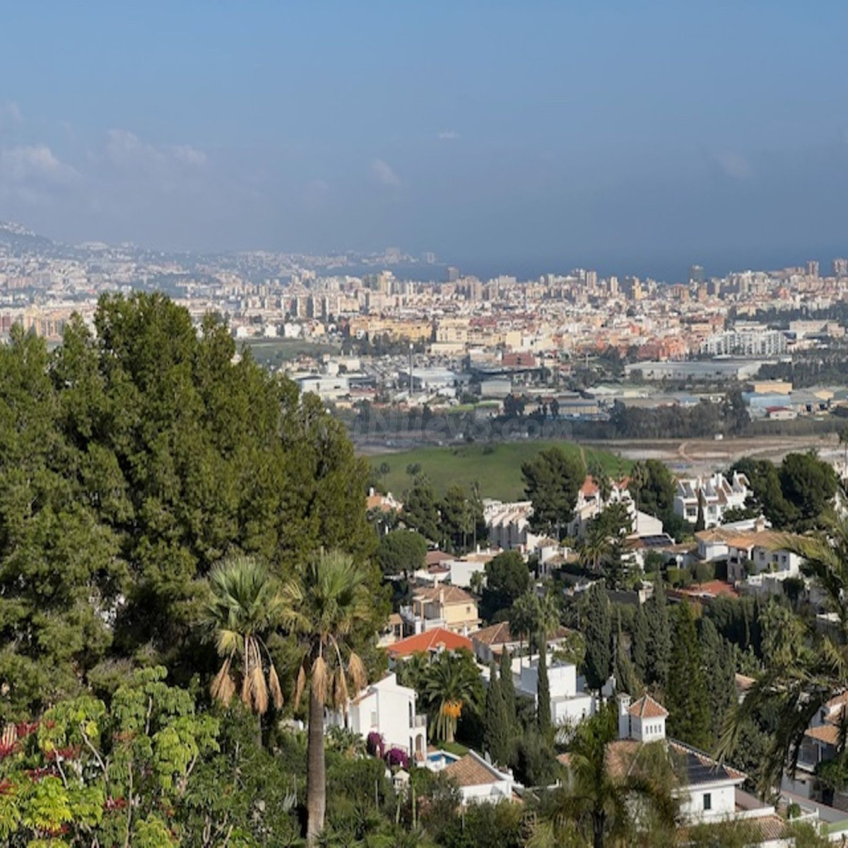 Terreno residencial con vistas al mar en Mijas - Oportunidad única