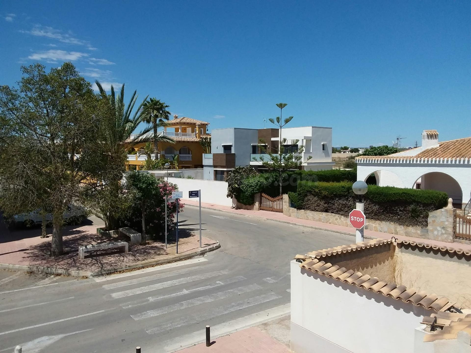OPORTUNIDAD DE INVERSIÓN – BUNGALOW ORIHUELA COSTA-LA REGÍA de 3 habitaciones y 1 baño