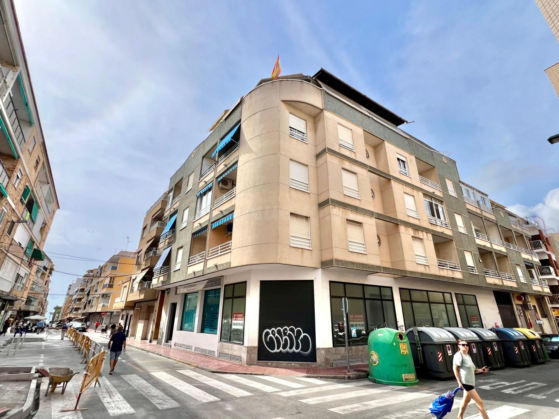 APARTAMENTO DE 3 habitaciones, TODO EXTERIOR, RODEADO DE TODOS LOS SERVICIOS A TAN SOLO 450mts DEL MAR