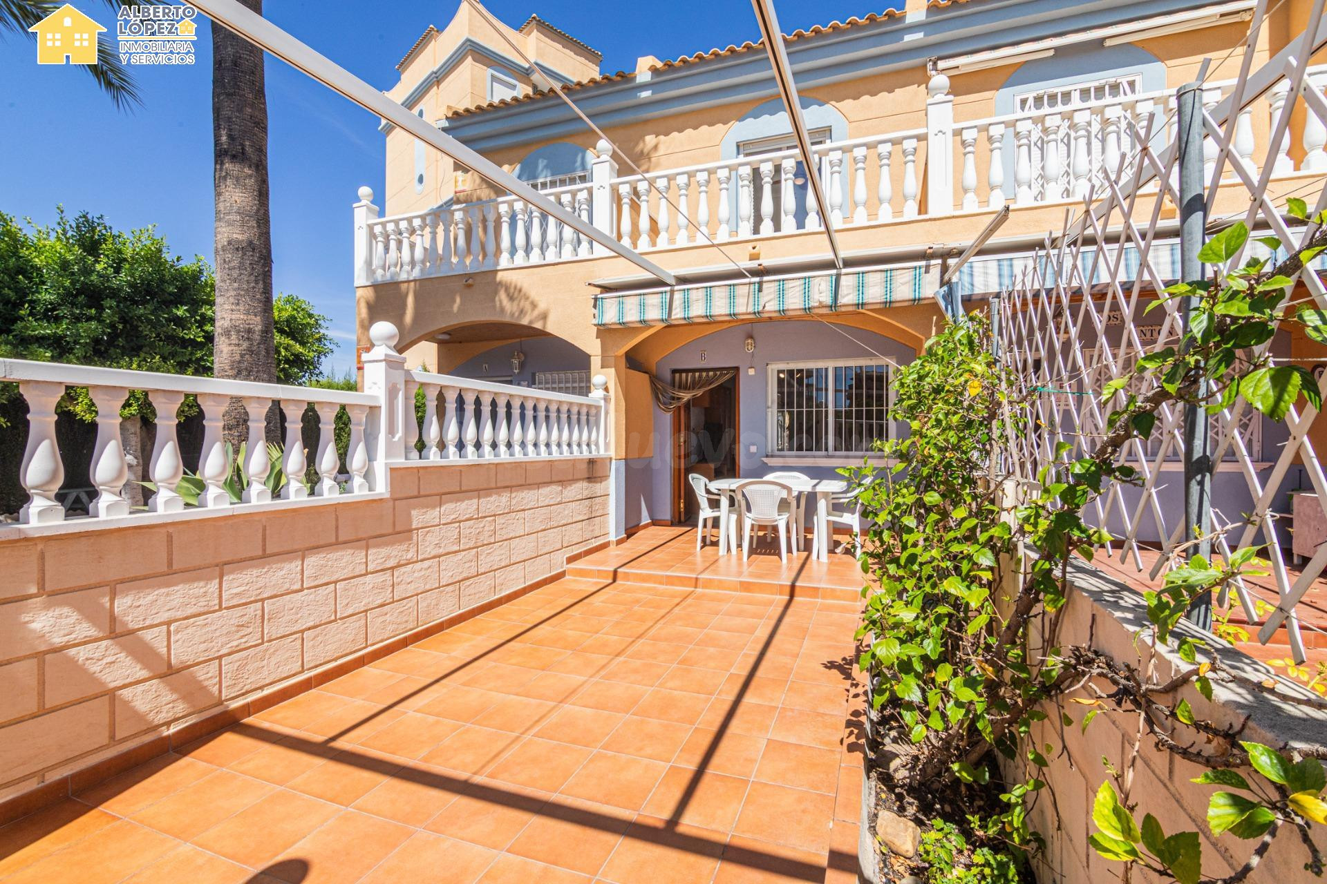 Bungalow en venta en urbanización Las Arenas 2, Arenales del Sol.