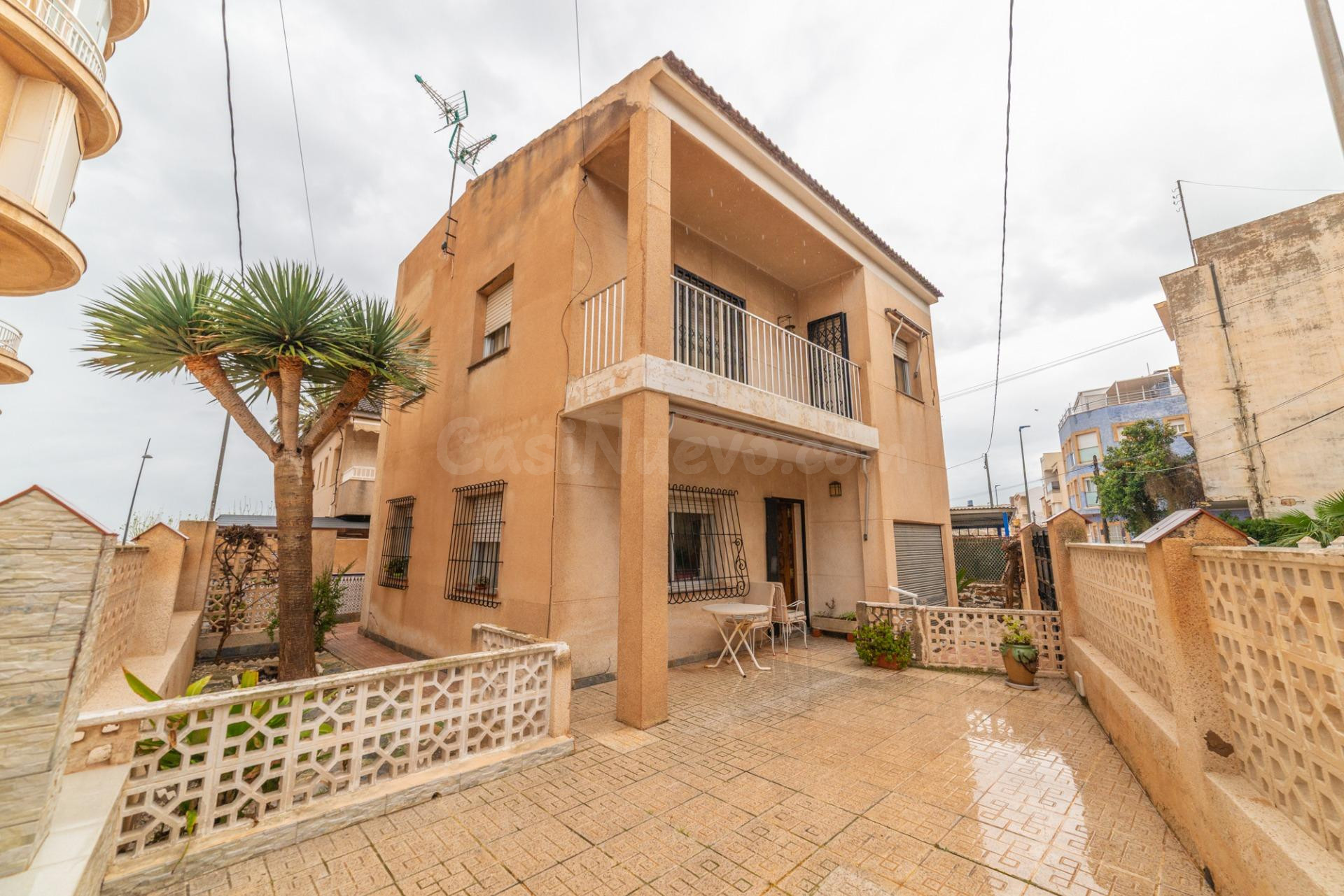Amplio Chalet independiente en Santiago de la Ribera por €285,000