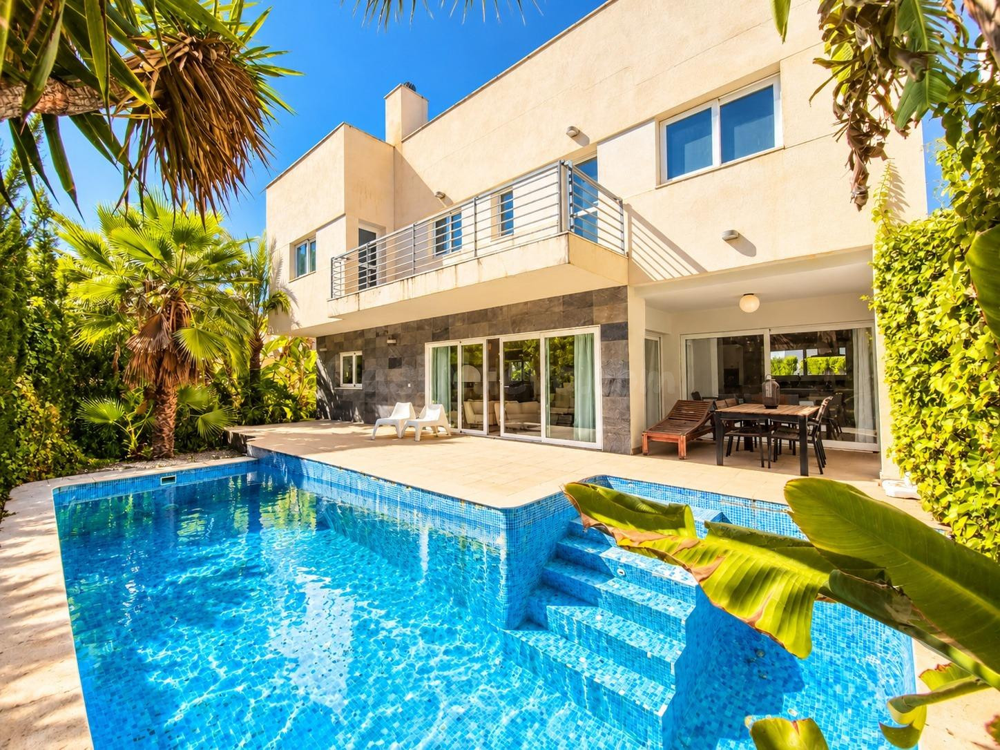ESPECTACULAR VILLA MODERNA JUNTO A LA PLAYA DE ALBIR – ALFAZ DEL PI