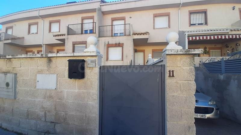 Casa 4 habitaciones 242m² en venta - Las Lomas - foto 3