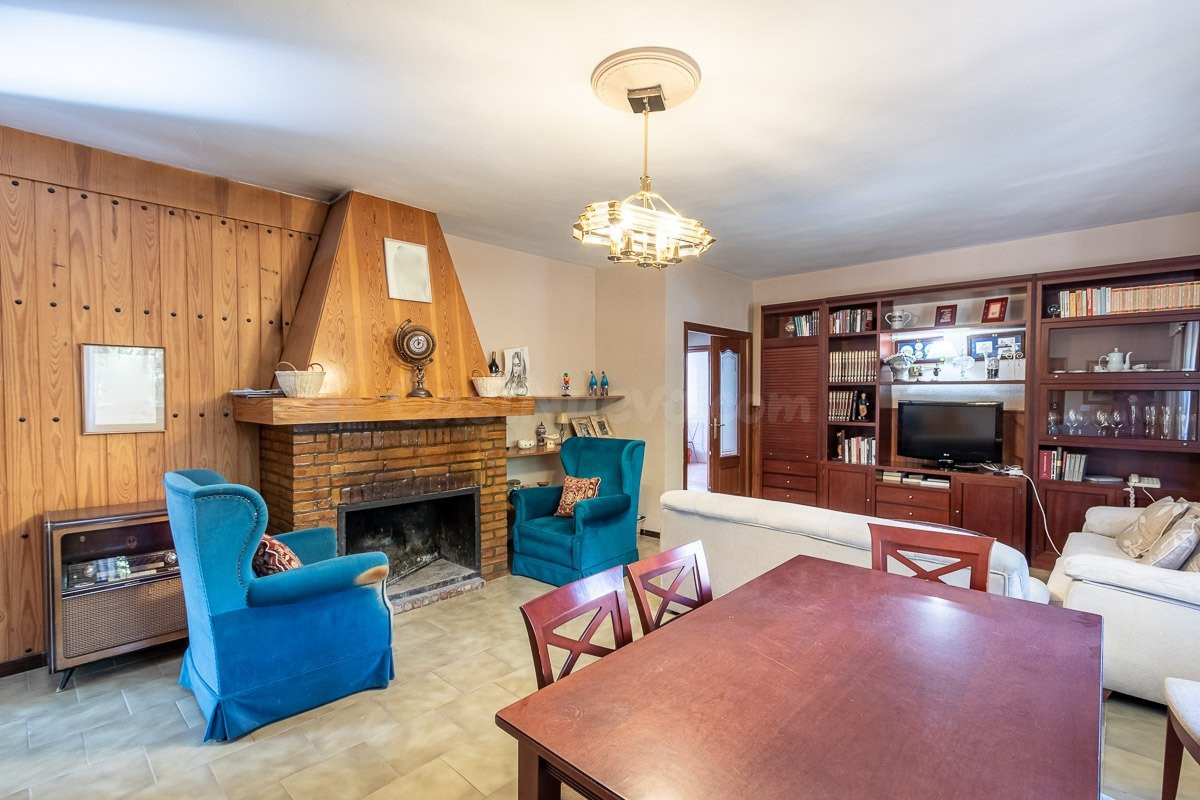 Chalet independiente con piscina y pista de tenis en Alfacar - foto 4