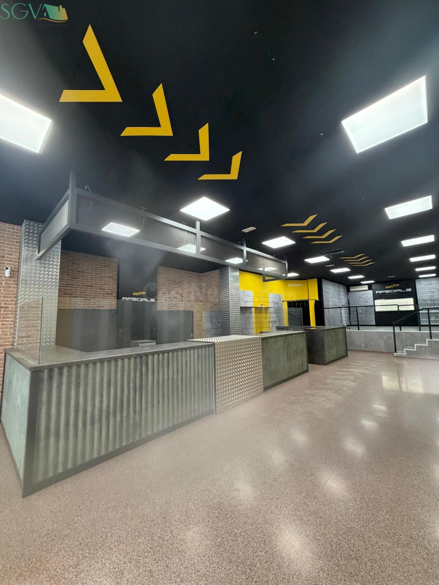 SE VENDE LOCAL COMERCIAL EN LA ZONA NUEVA DE NOVELDA - ALICANTE