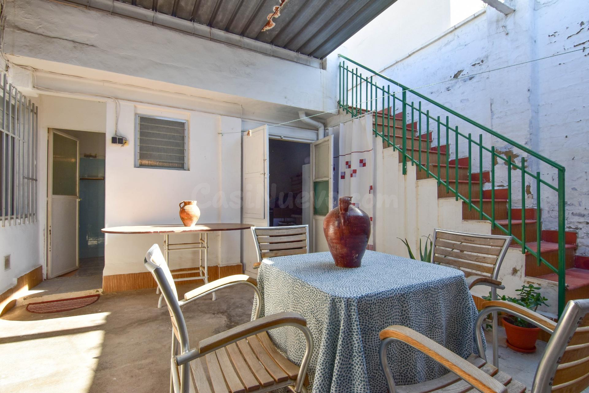 ¡Oportunidad única en Picassent! Casa en buen estado con gran potencial
