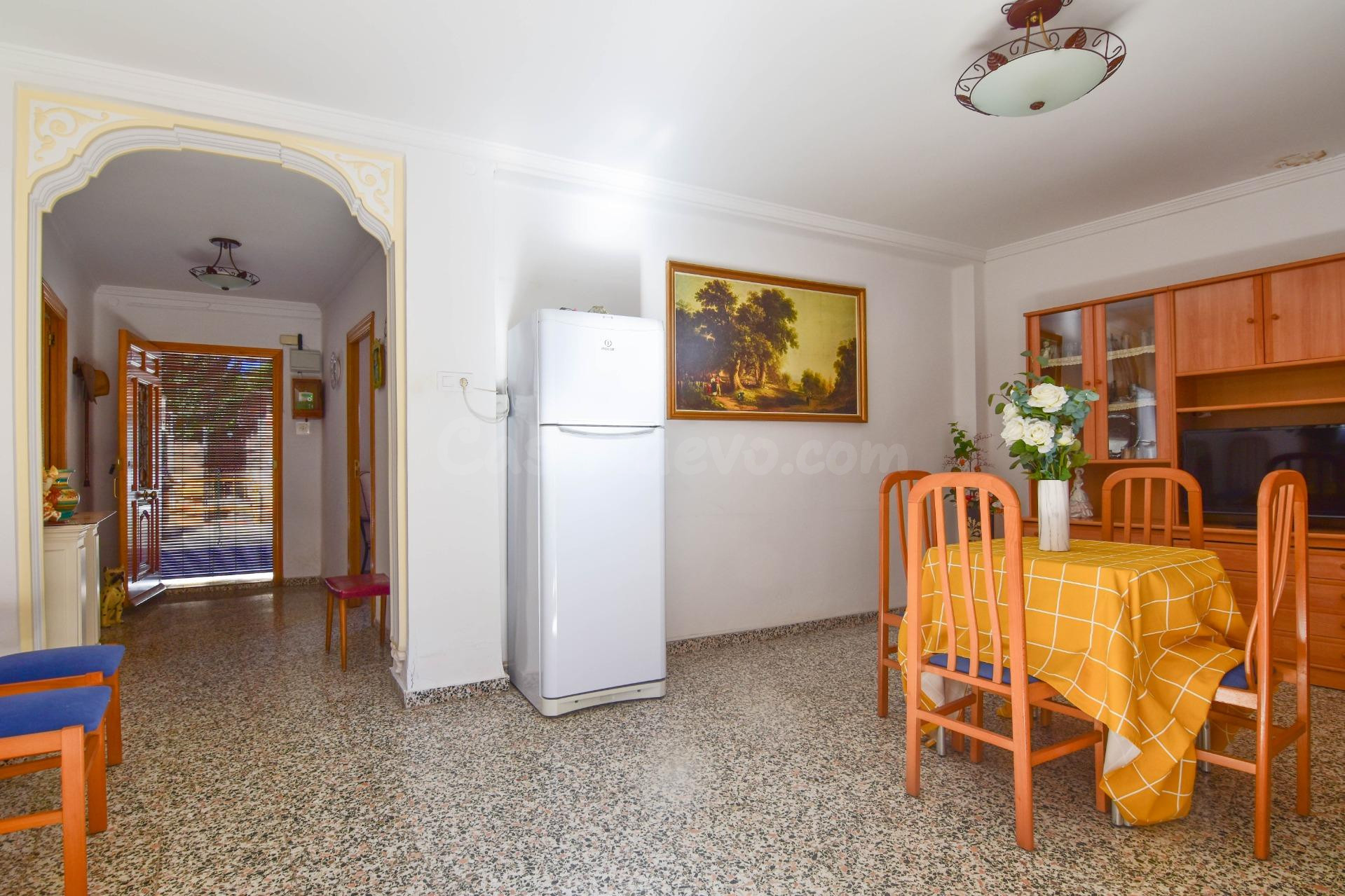 ¡Oportunidad única en Picassent! Casa en buen estado con gra - foto 5
