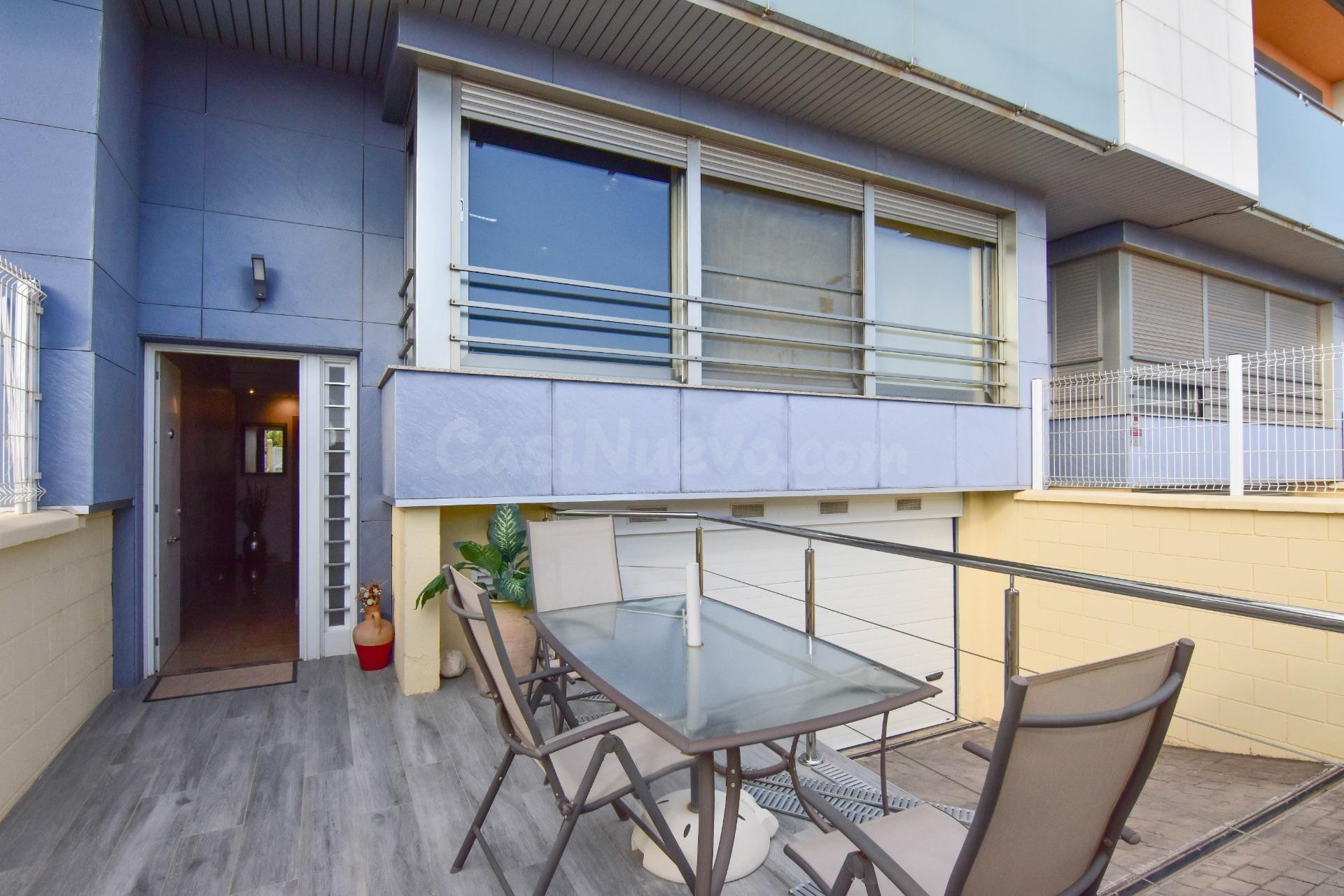 Moderna y seminueva casa en Paiporta en zona tranquila, sin  - foto 2