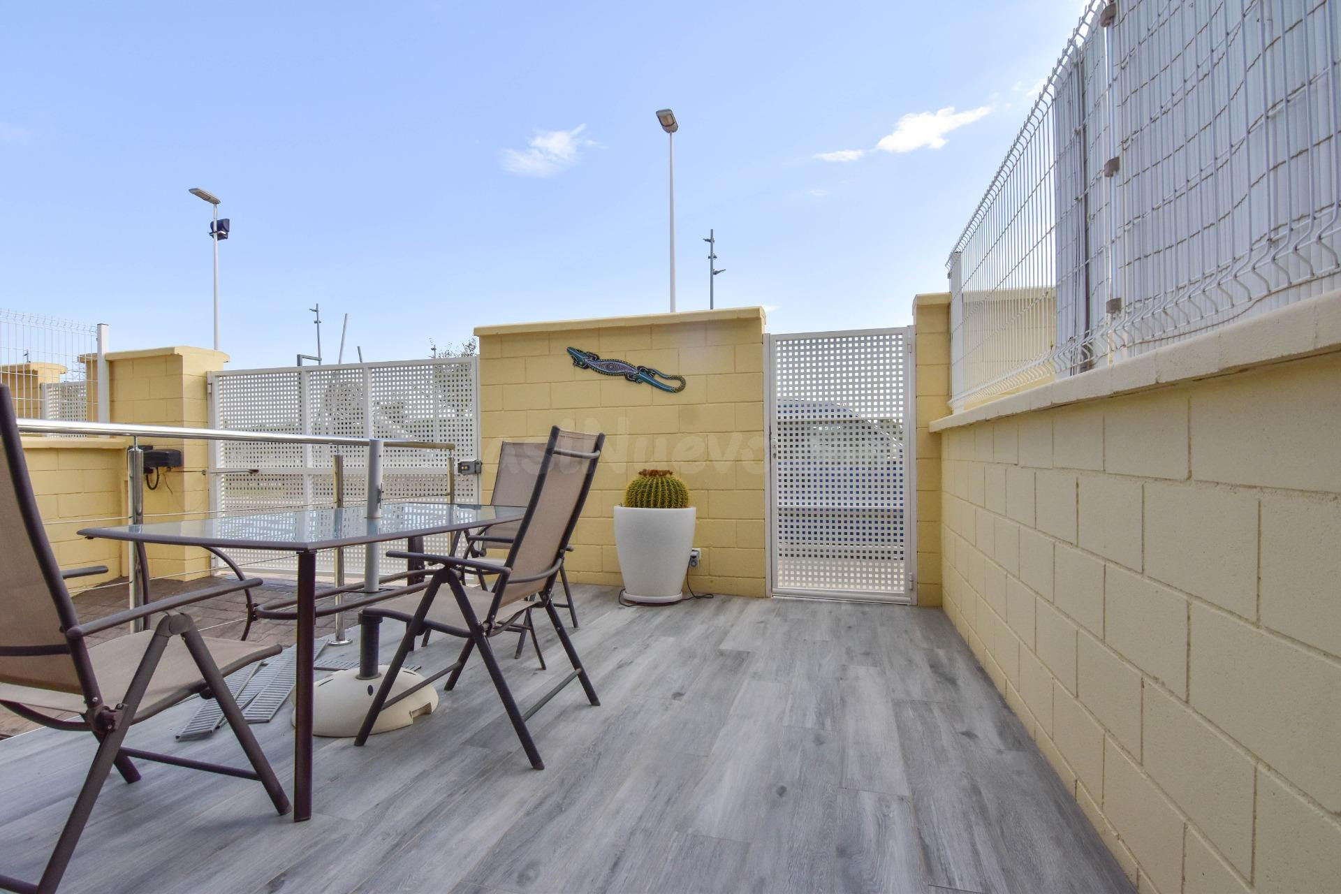Moderna y seminueva casa en Paiporta en zona tranquila, sin  - foto 3