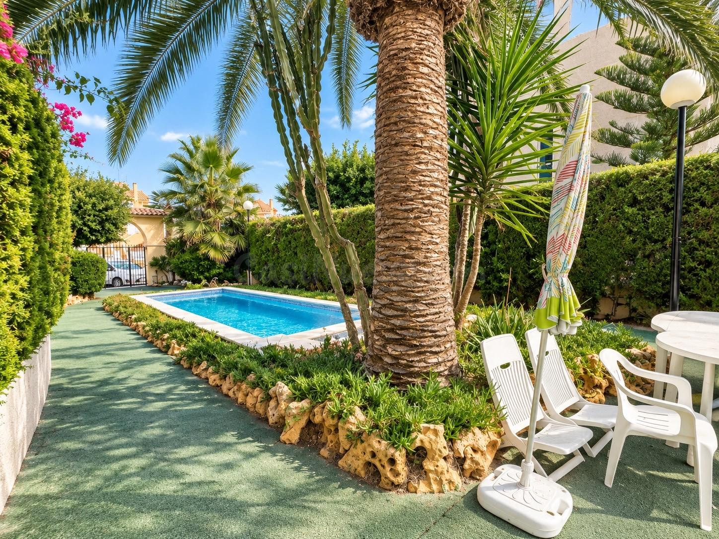Bonito apartamento 2 dormitorios, piscina comunitaria en Torreblanca, Torrevieja