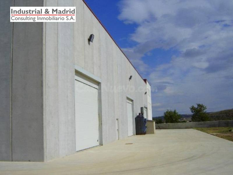 VENTA DE NAVE INDEPENDIENTE EN LOECHES - foto 2