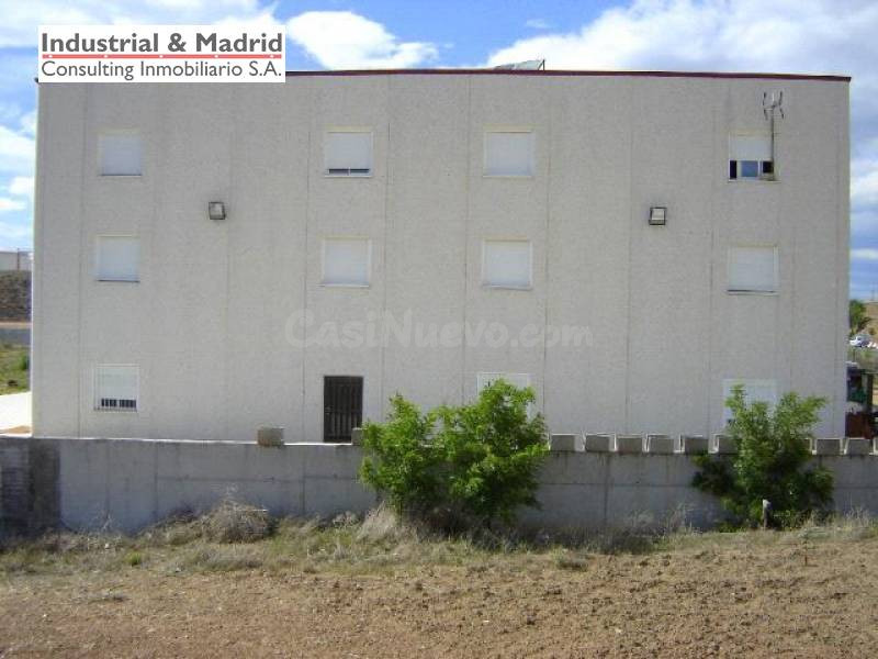 VENTA DE NAVE INDEPENDIENTE EN LOECHES - foto 3