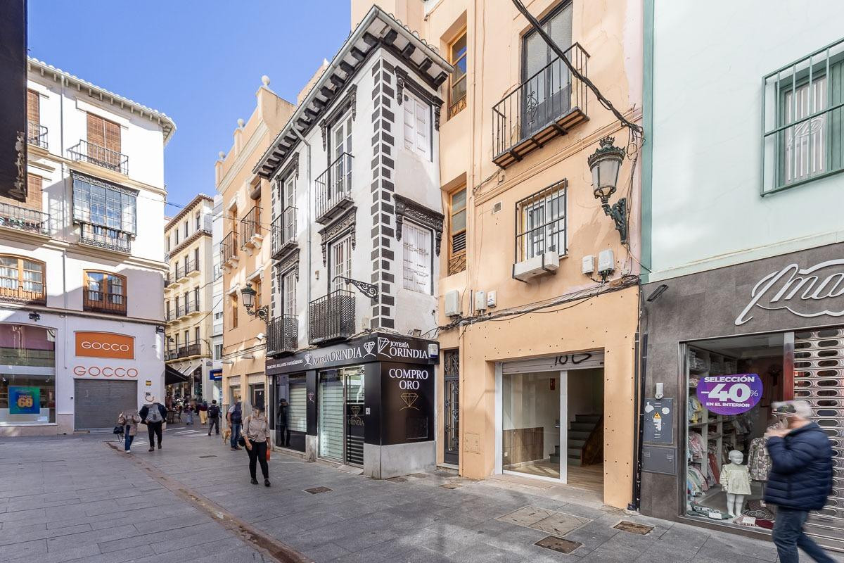 Edificio junto a Plaza Bib-rambla.