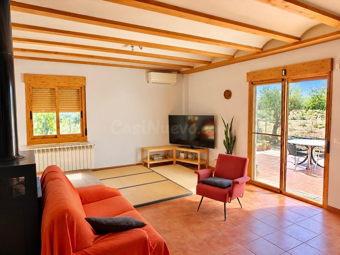 Finca de 11.000 m2 con 2 edificaciones y gran sala polivalen - foto 5