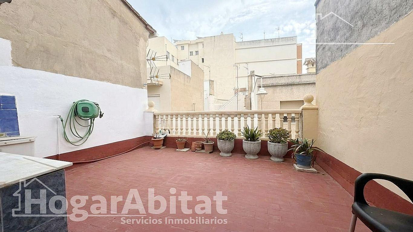 ¡Cerca del puerto! Casa espaciosa y semireformada con gran t