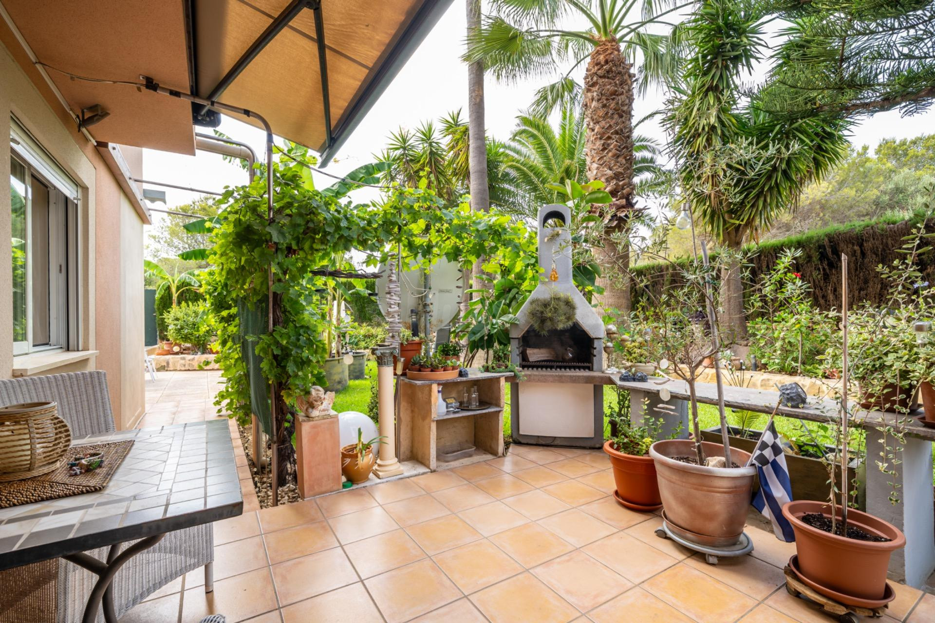 Planta baja totalmente reformada con jardín privado, sauna,  - foto 2