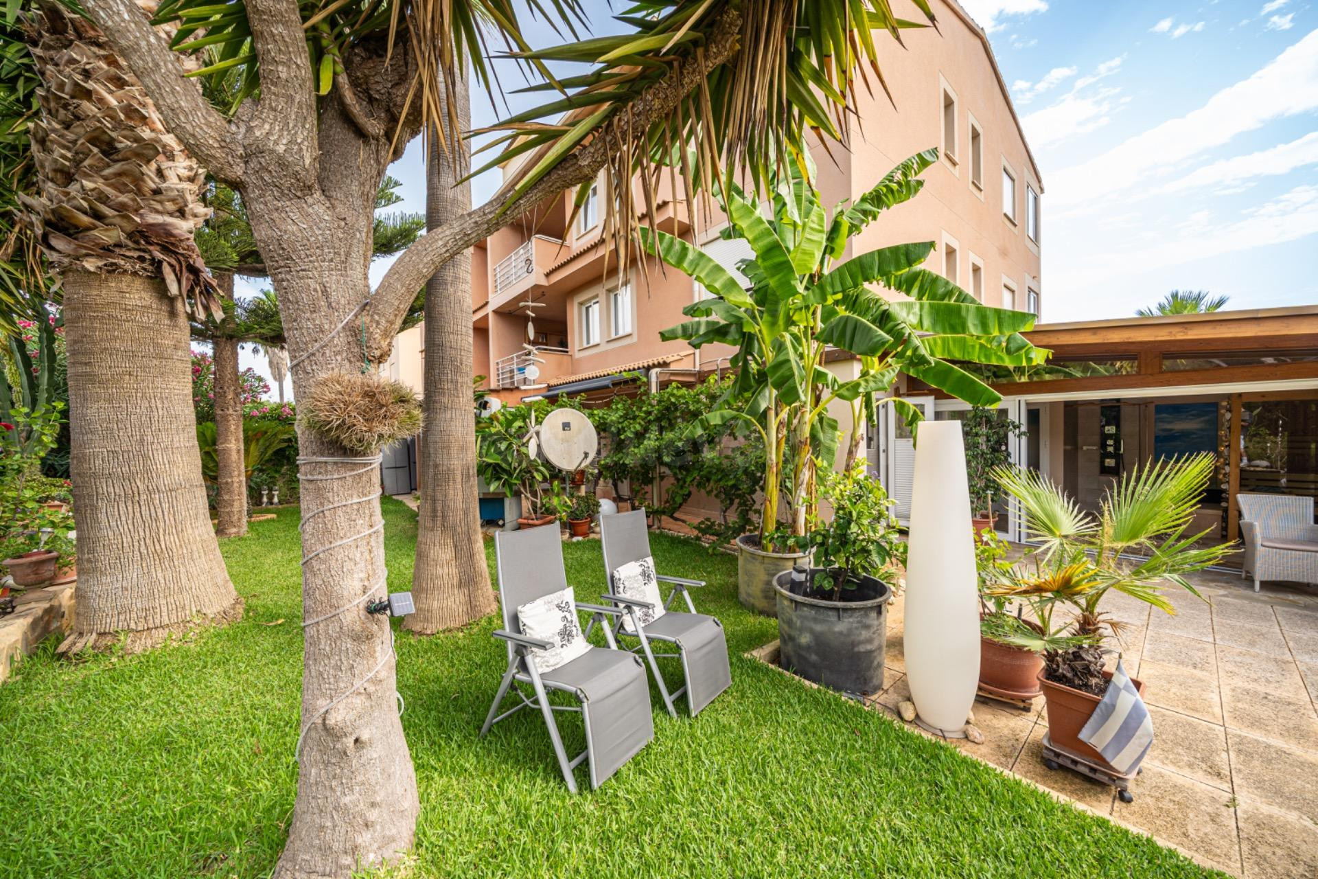 Planta baja totalmente reformada con jardín privado, sauna,  - foto 3