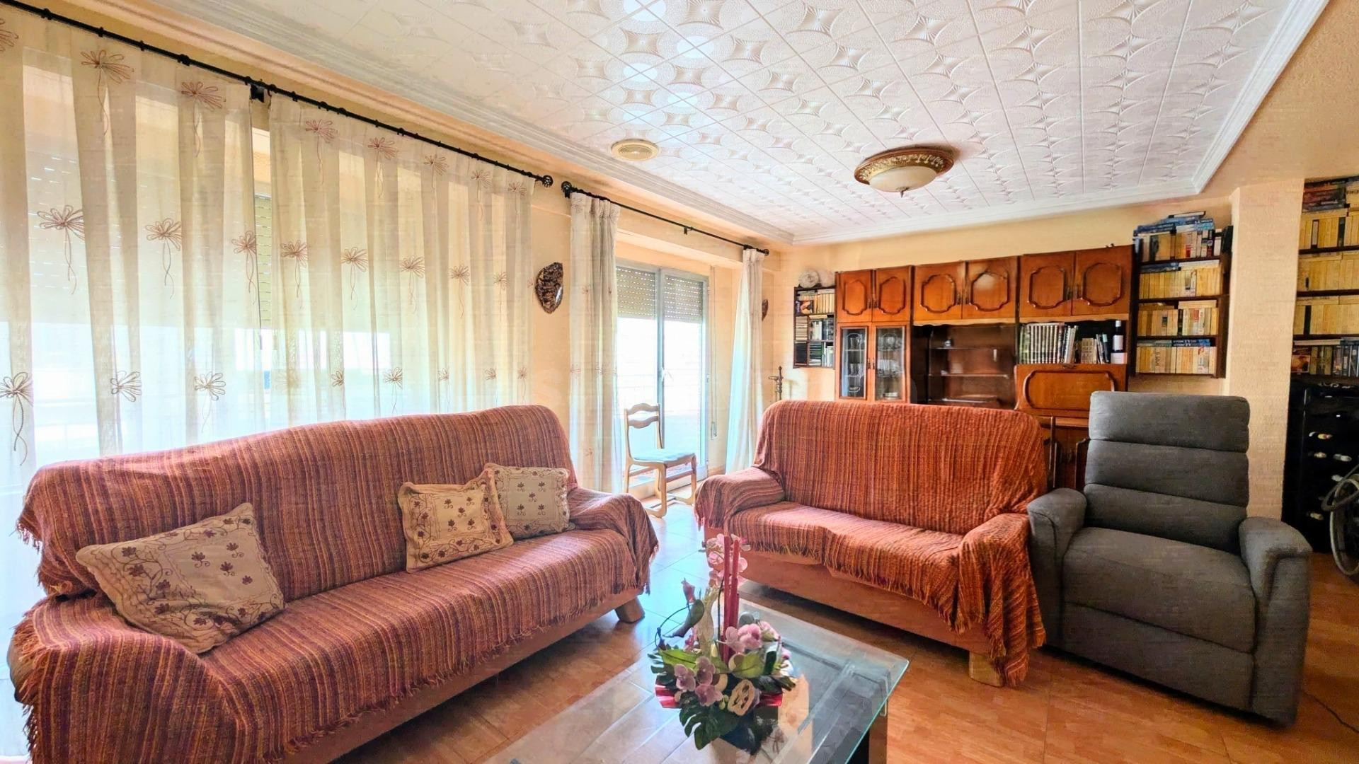 ¡GRAN VIVIENDA DE ESQUINA, 150 M2, 4 DORMITORIOS DOBLES, TOTALMENTE EXTERIOR, EN ZONA POETA MIGUEL HERNANDEZ!