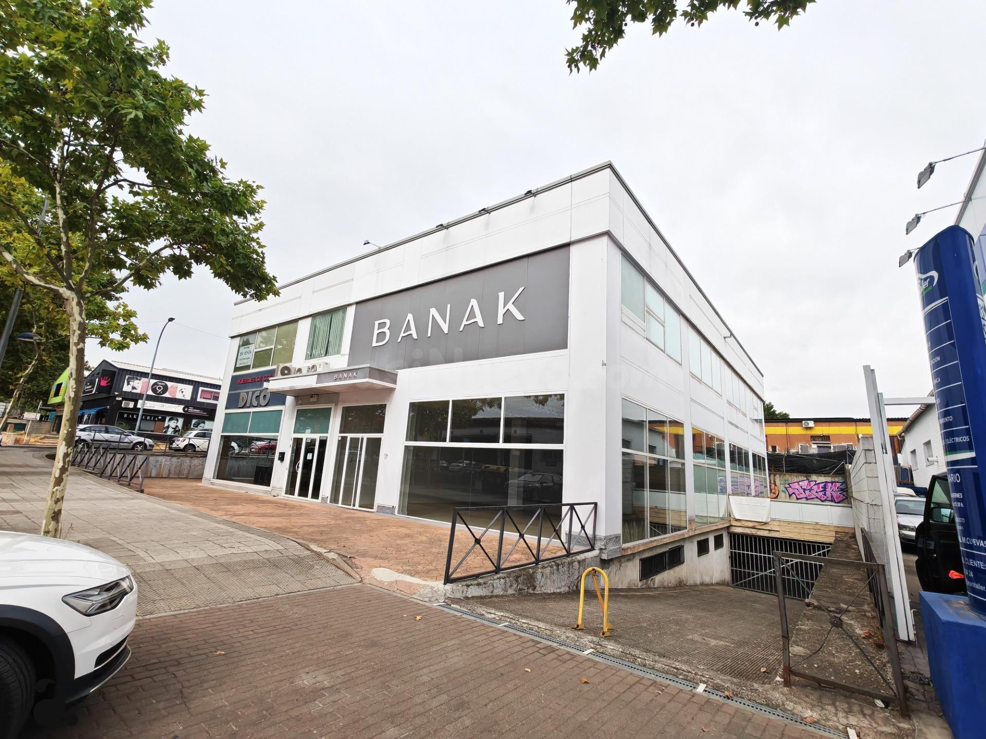 LOCAL COMERCIAL EN ALQUILER EN P-29 COLLADO VILLALBA