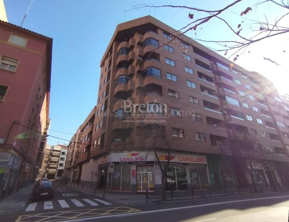 Interesante piso en Avenida Valencia, incluye plaza de garaje.