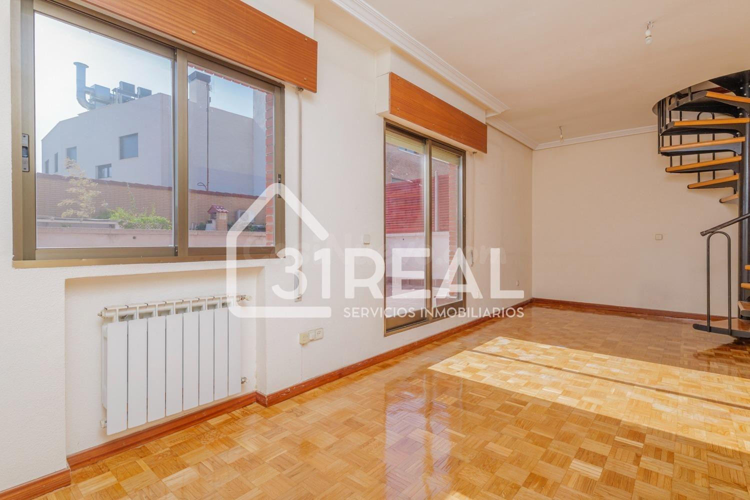 Ático duplex con terraza en Valdeacederas - foto 4