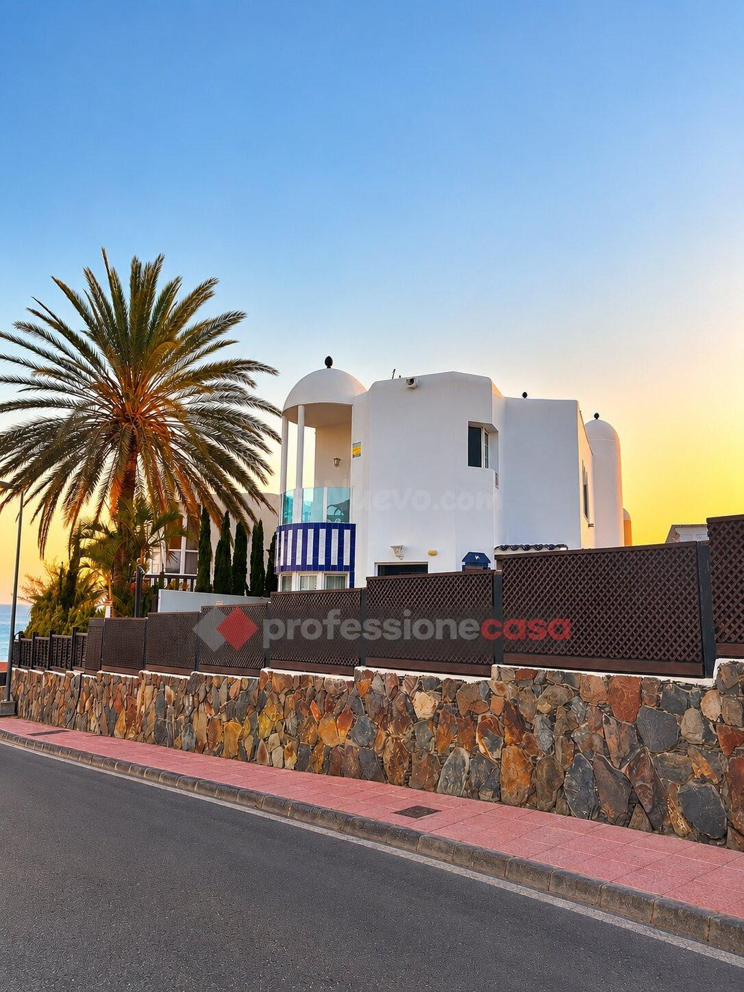 Villa exclusiva en San Agustín con piscina, jacuzzi, sauna y vistas al mar
