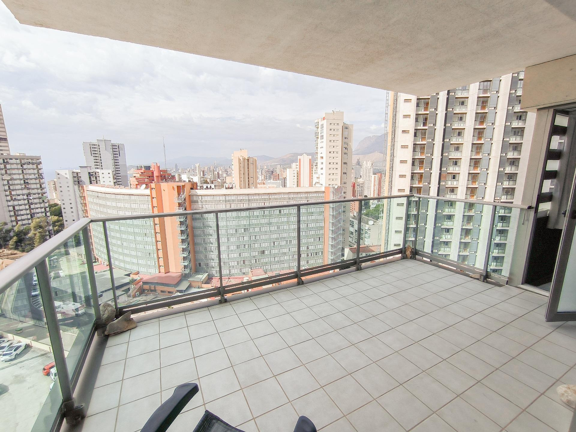 Gran piso de 2 dorm. en urbanización de lujo Torre Lugano en el Rincón de Loix - www.inmobiliarialesdunes.com