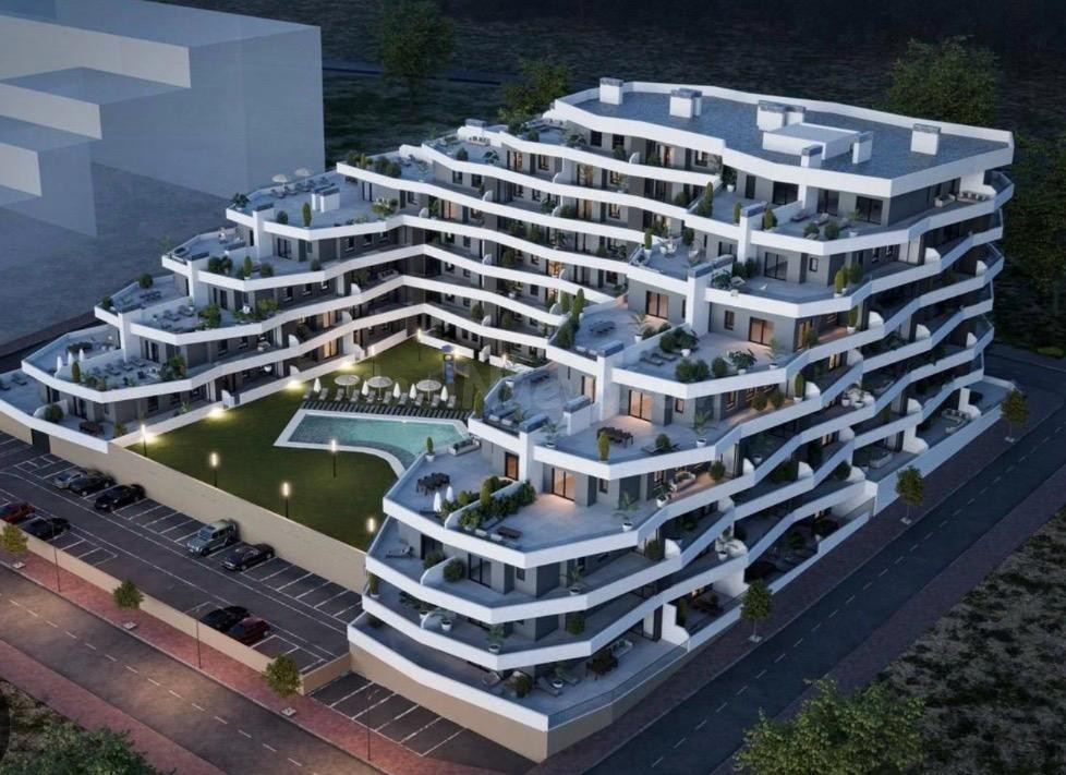 Piso nuevo a estrenar con terraza de 20 m2, piscina comunitaria y jardín en San Miguel de Salinas