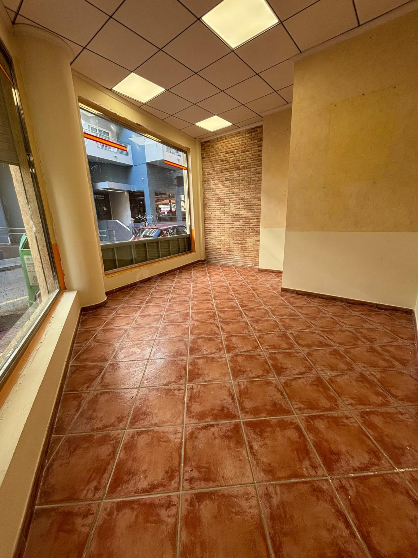 LOCAL COMERCIAL DE 300 m2 – ALQUILER CON OPCIÓN DE COMPRA
