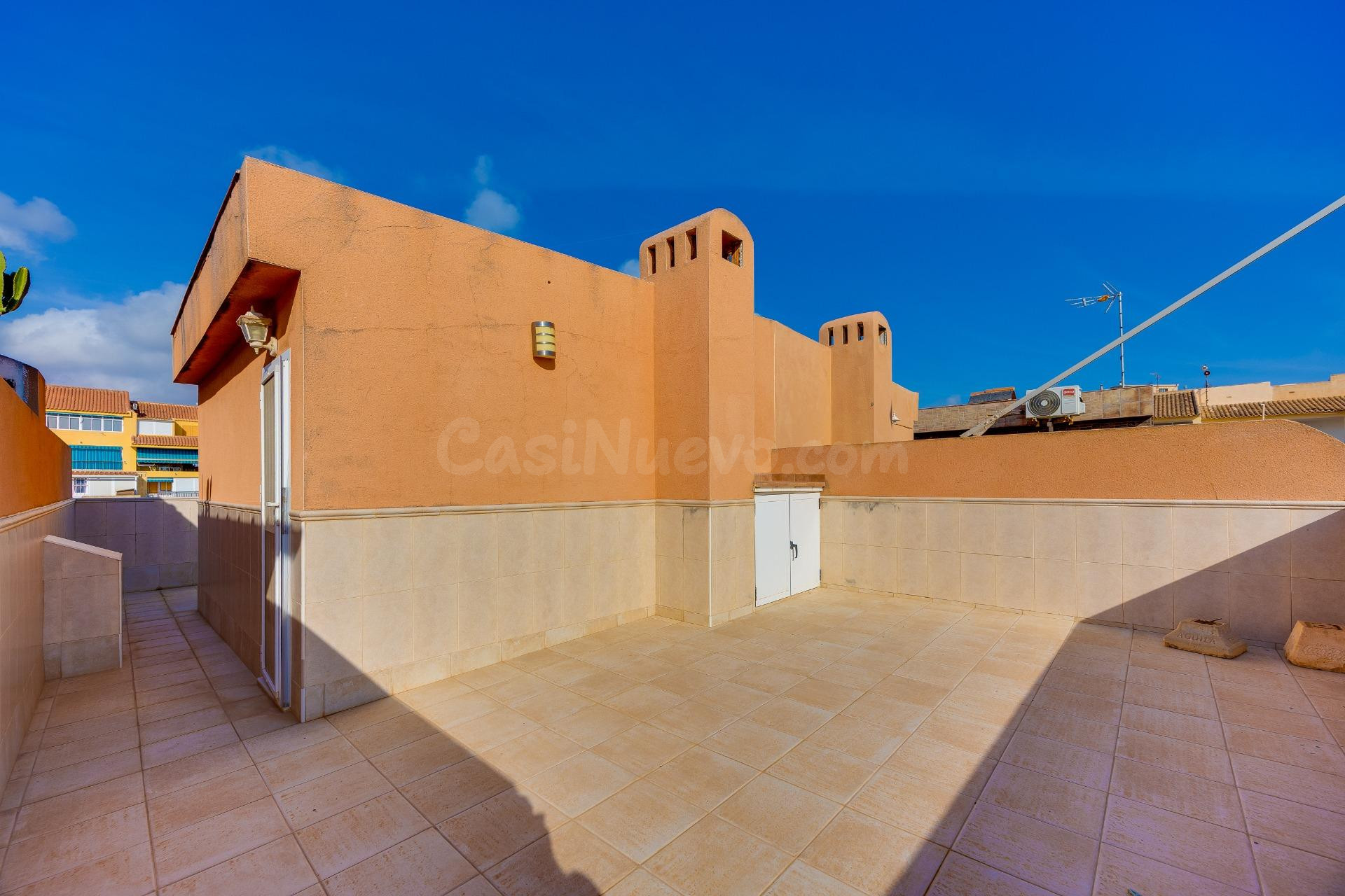 Ático duplex con solárium, vistas al mar y a 280 metros de l - foto 3