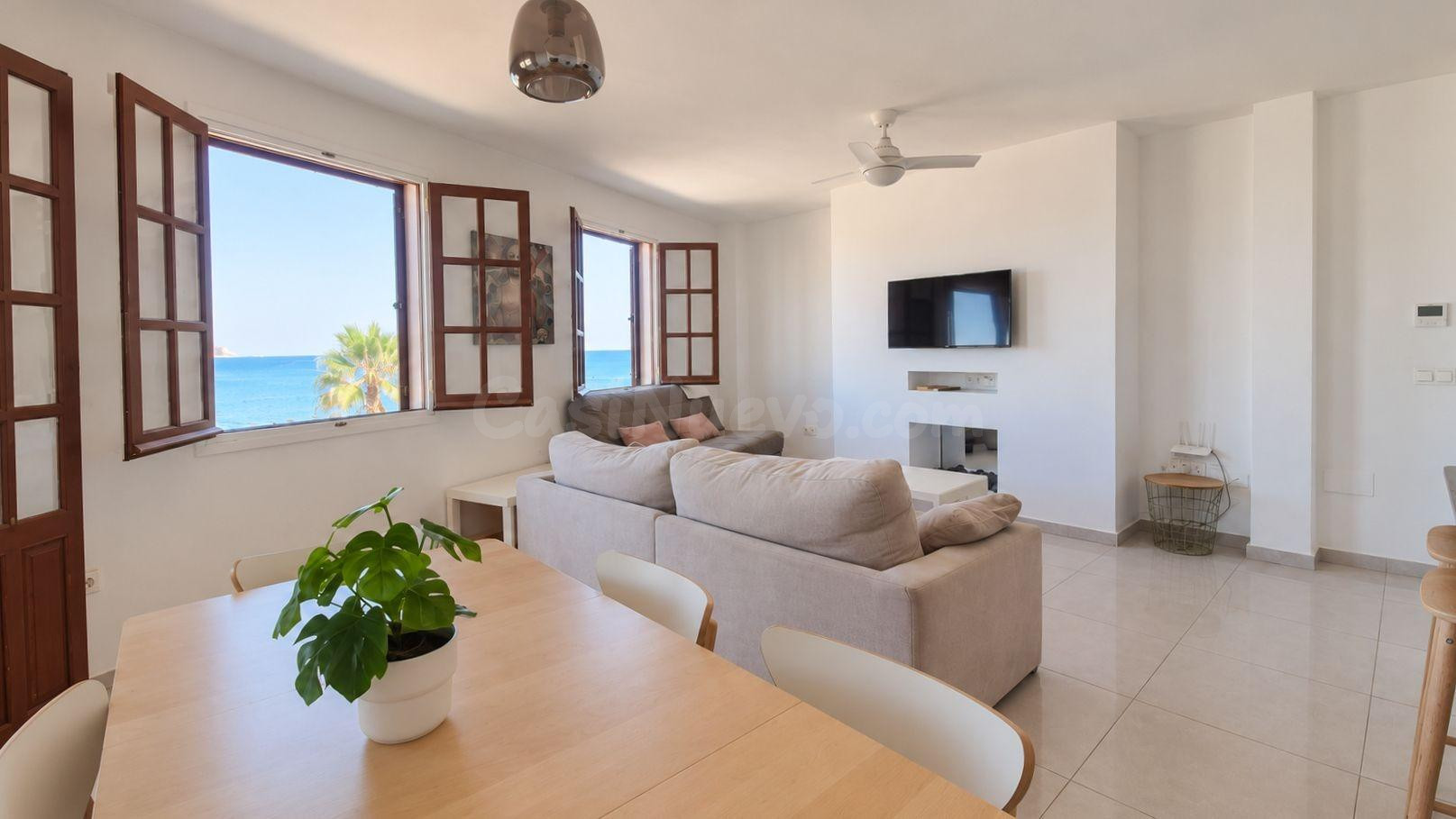 Apartamento con Licencia turistica en primera linea del mar, - foto 2