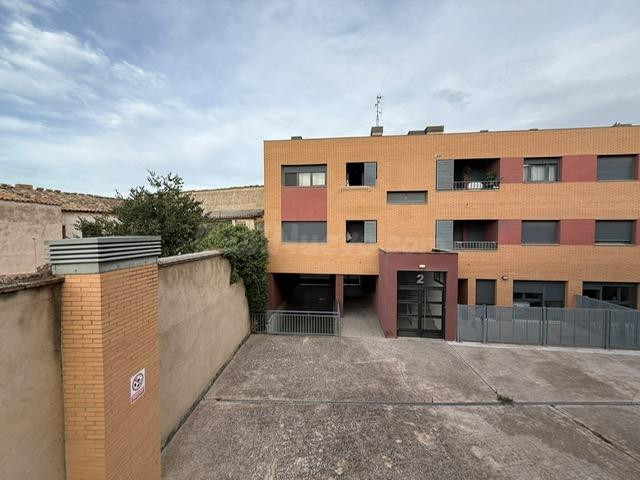 Piso con 2 plazas de garaje y trastero en C/ Tajada (Pedrola - foto 2