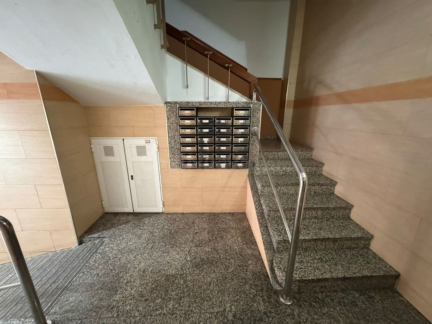 Piso de 3 dormitorios en Altamira, en pleno centro de Almerí - foto 4