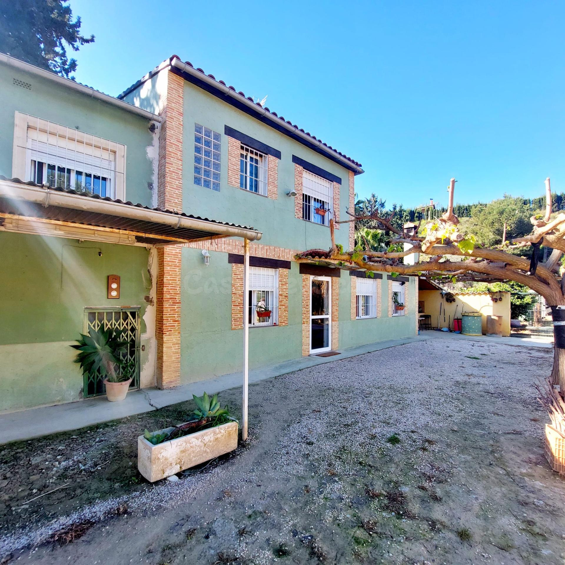 Casa con terreno en El Garruchal