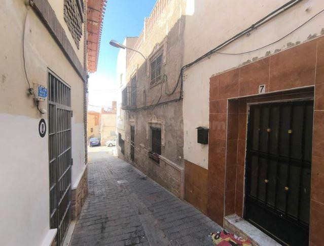 SE VENDE casa adosada OKUPA en C Poza 5 de Lorca - foto 2