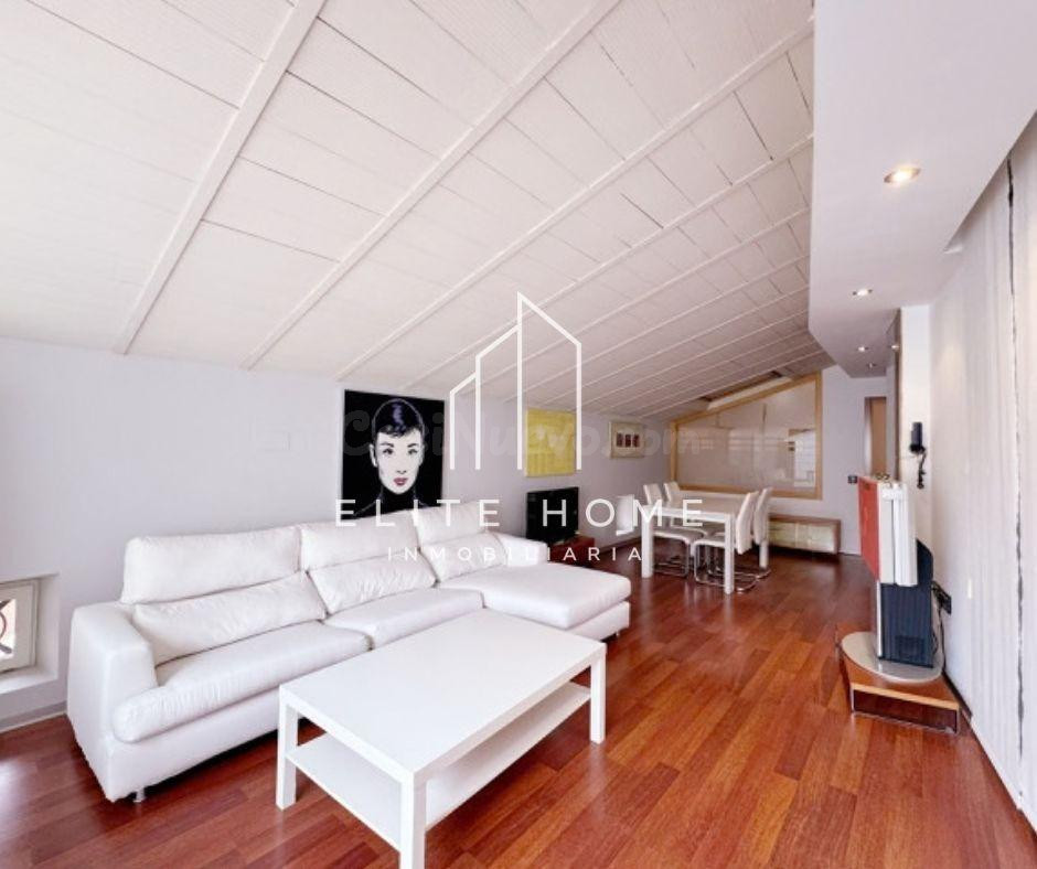 ÁTICO CON CARACTER Y TERRAZA PRIVADA EN PLENO CENTRO DE CAST - foto 2