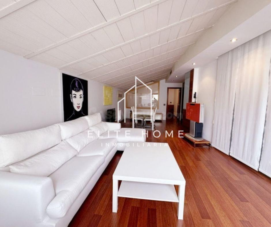 ÁTICO CON CARACTER Y TERRAZA PRIVADA EN PLENO CENTRO DE CAST - foto 3