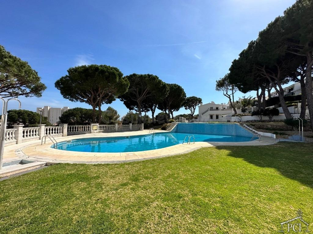 Casa adosada con piscina comunitaria - Sant Antonio de Calonge.