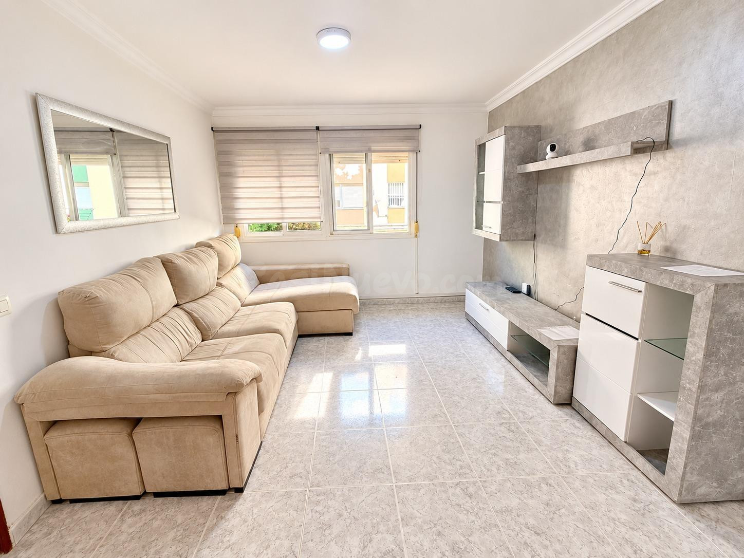 VIVIENDA TOTALMENTE REFORMADA EN SEGUNDA LÍNEA DE PLAYA DE PONIENTE