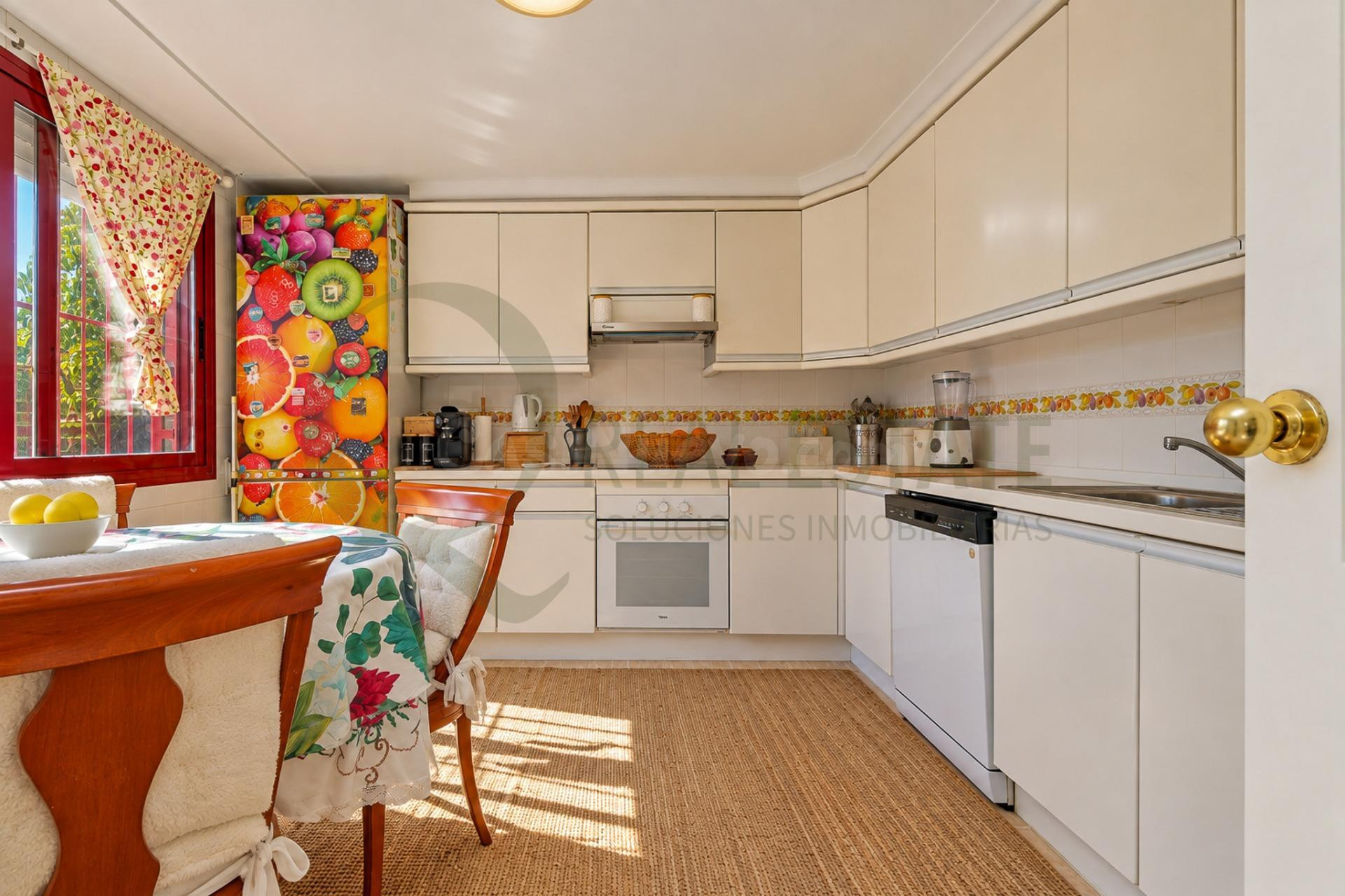 Chalet adosado con terrazas en Cabo de las Huertas, a pocos  - foto 3