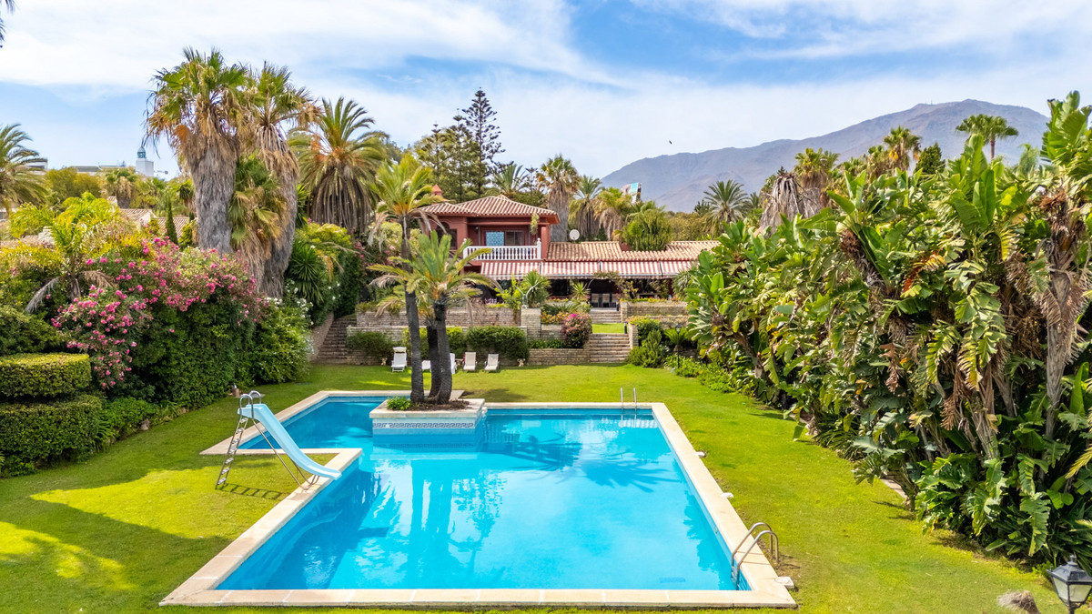 Chalet 9 habitaciones 1098m² en venta - Costa Del Sol