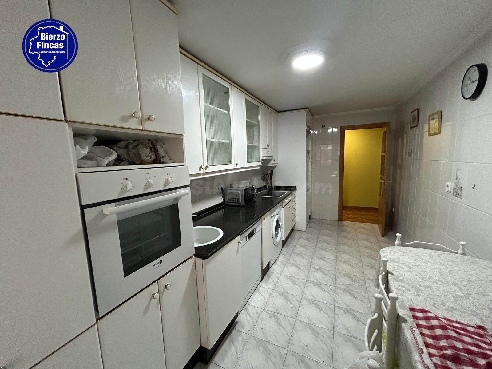SE ALQUILAN habitaciones EN LA ZONA ALTA DE PONFERRADA - foto 4