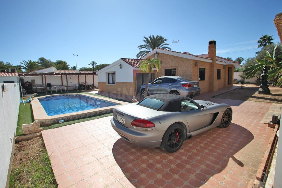CHALET INDEPENDIENTE CON PISCINA EN LOS ÁNGELES