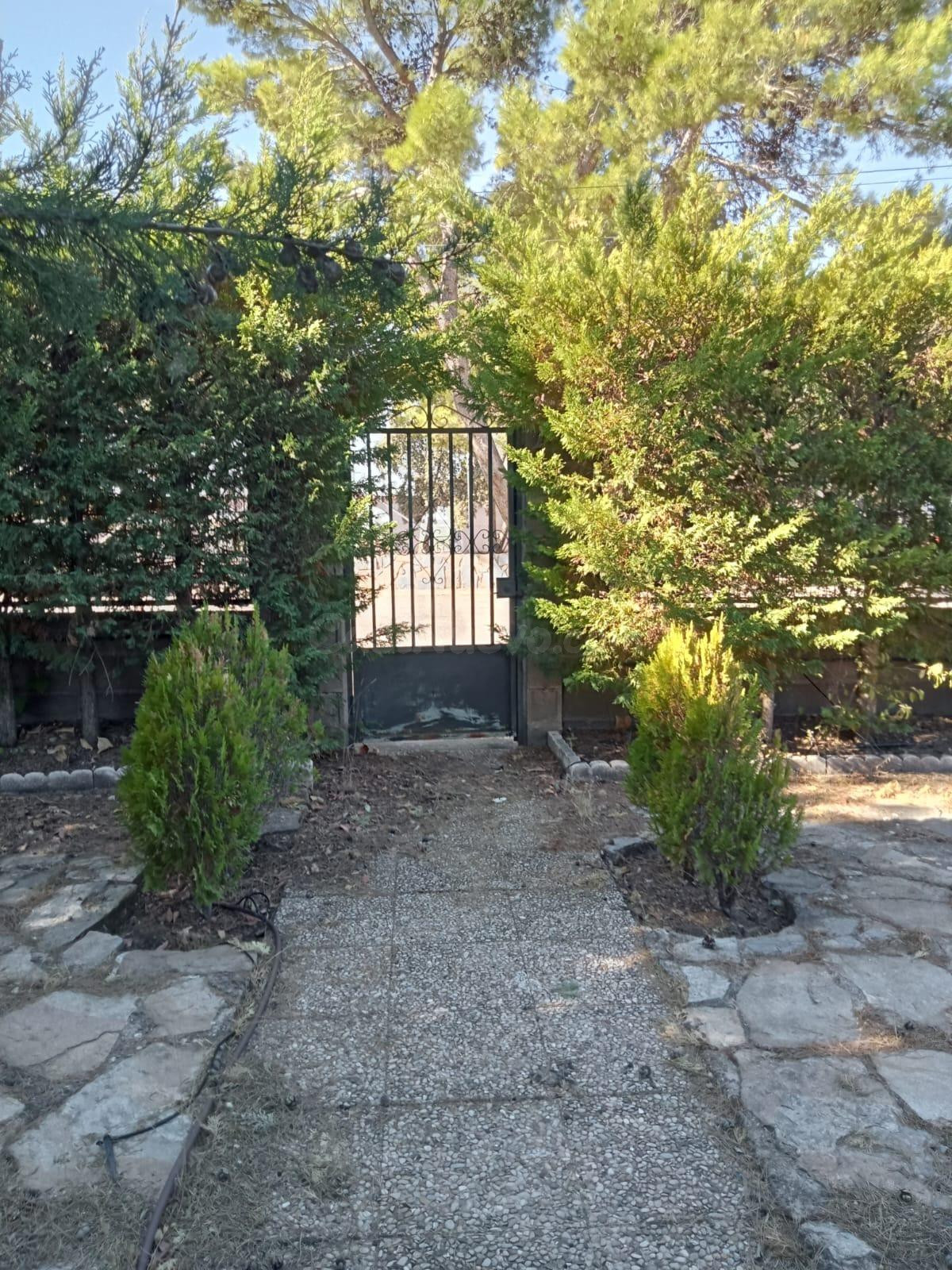 Chalet independiente de una sola planta con parcela llana de - foto 3