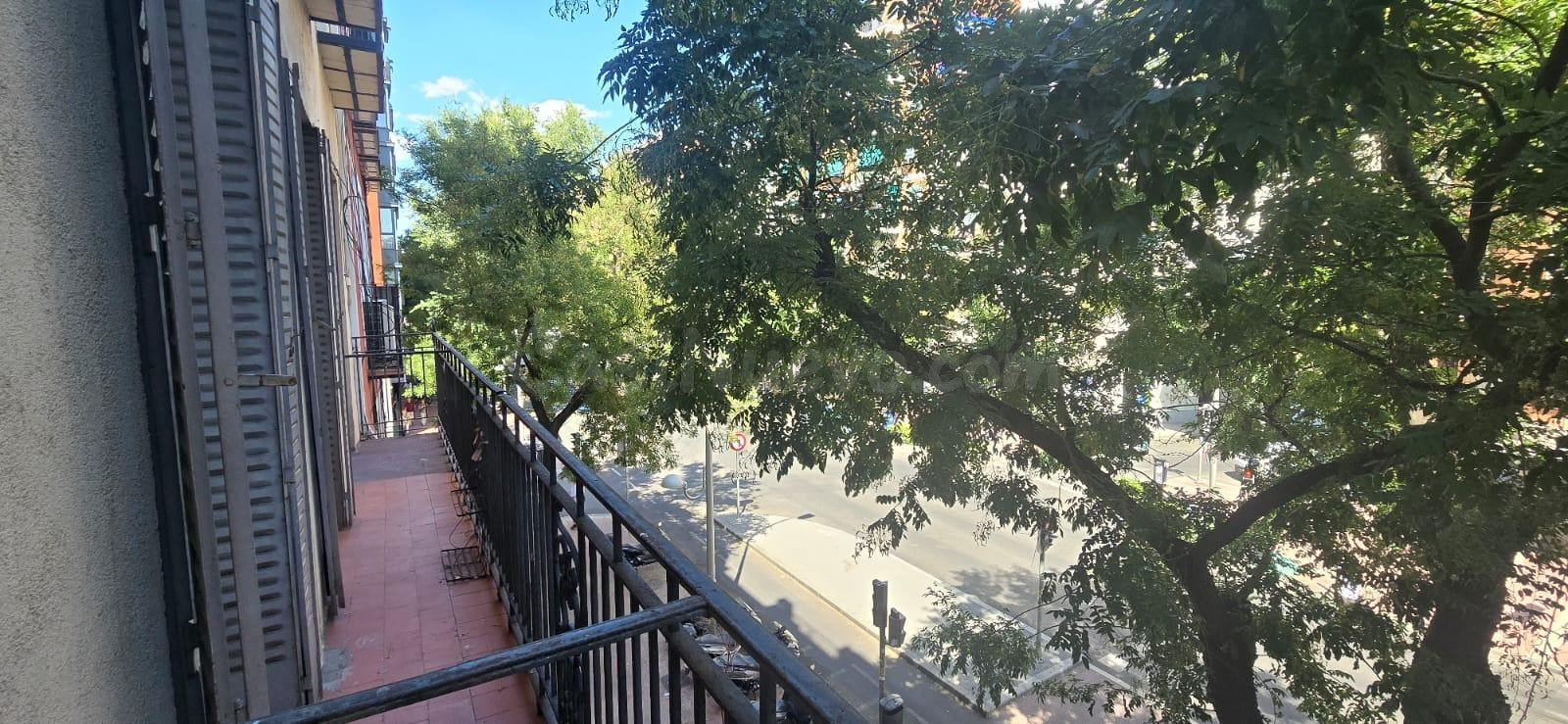 Alquiler de Piso Exterior en Trafalgar con Balcones y Terraza