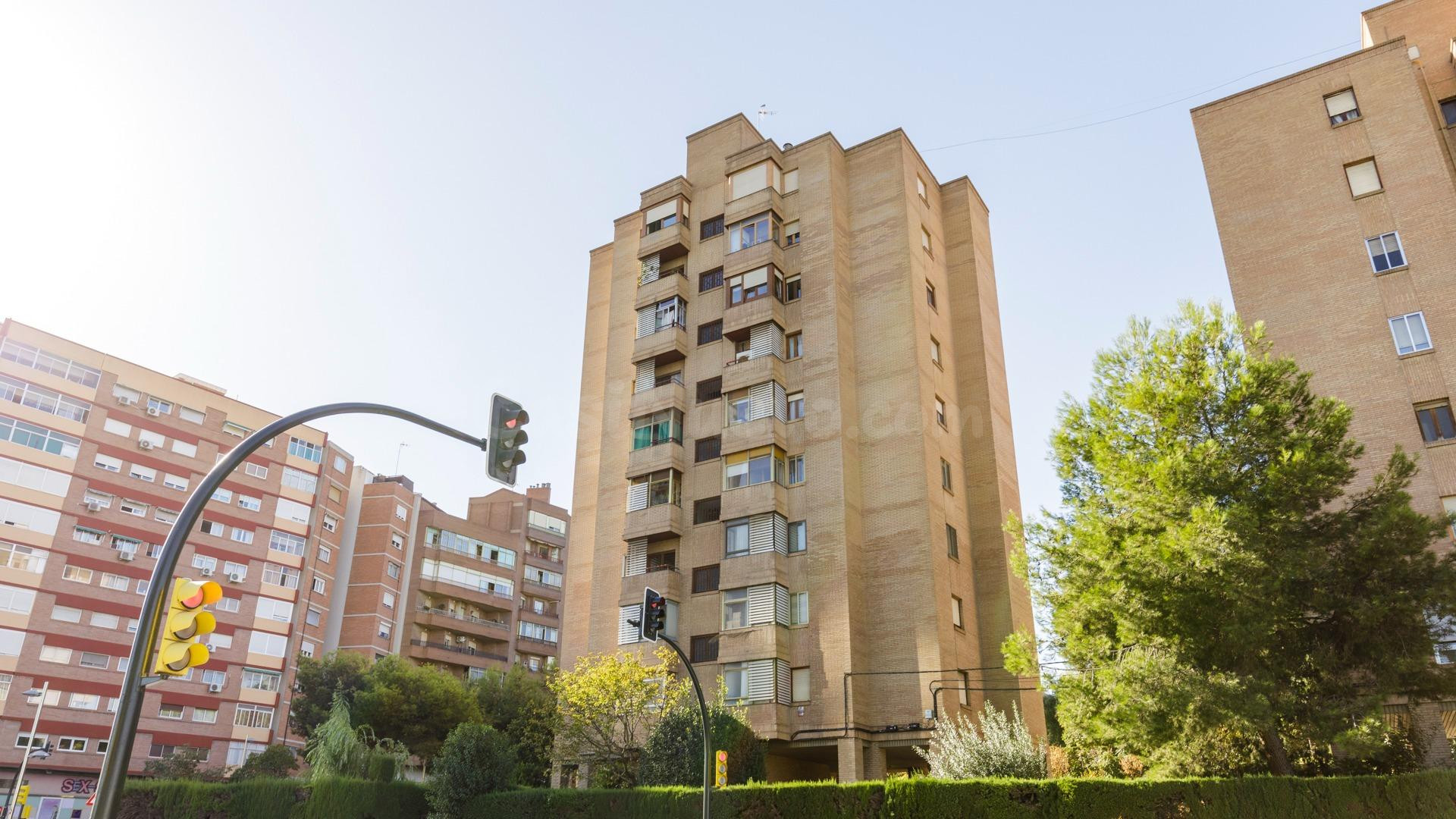 PISO en VENTA en ZARAGOZA - Avenida Navarra (Ref.: 00932)